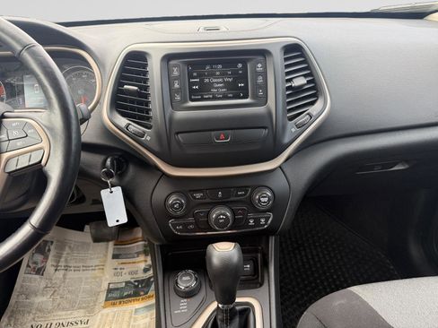 Used 2016 Jeep Cherokee Sport w/ Cold Weather Group AWD/4WD image 11