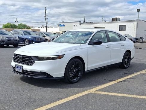 Certified 2025 Honda Accord SE image 3