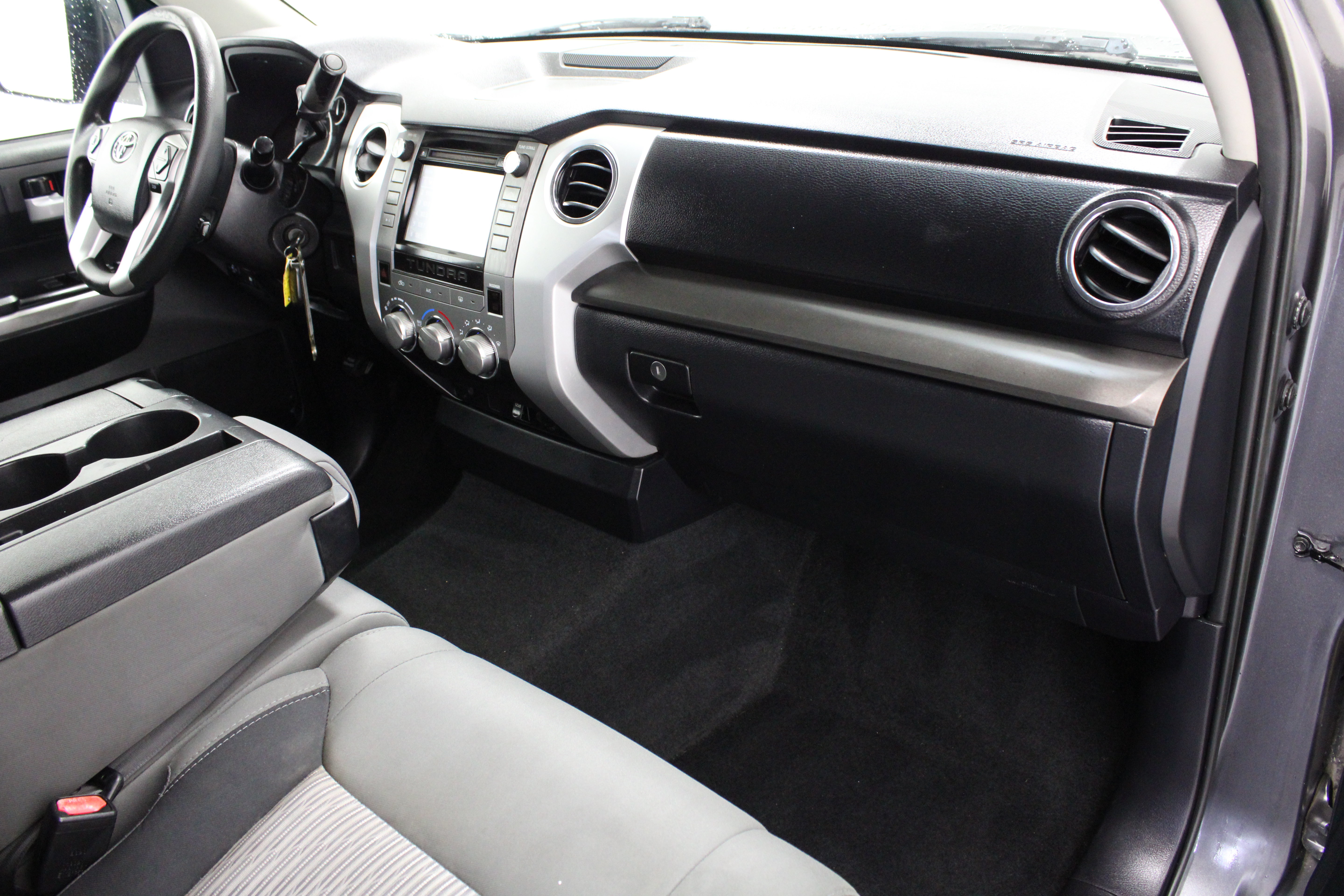 Used 2017 Toyota Tundra SR5 RWD image 32
