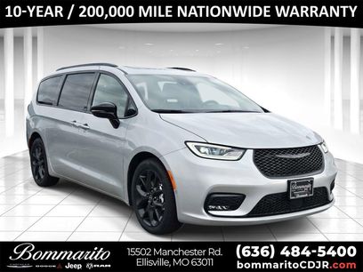 New 2026 Chrysler Pacifica Limited w/ S Appearance Package