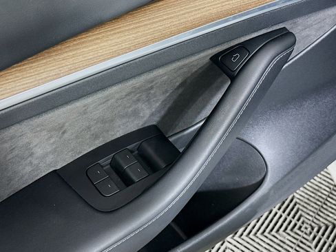 Used 2023 Tesla Model 3 Standard Range image 15