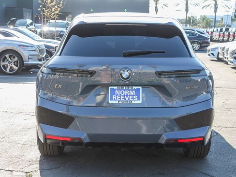 Used 2023 BMW iX xDrive50 w/ Premium Package AWD/4WD image 8