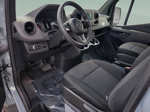 Used 2024 Mercedes-Benz Sprinter 2500 image 13