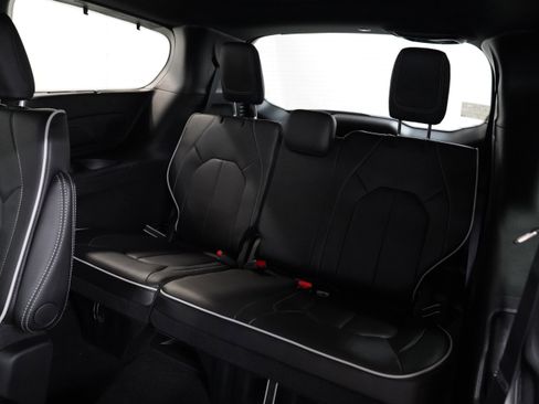 New 2026 Chrysler Pacifica Limited image 7