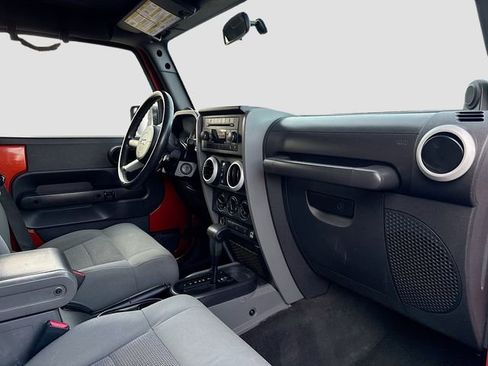 Used 2009 Jeep Wrangler Unlimited Sahara w/ Dual Top Group image 17