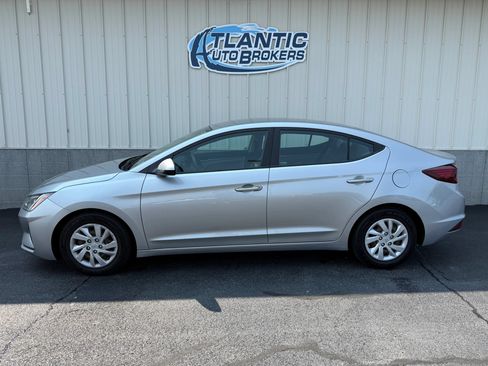 Used 2020 Hyundai Elantra SE FWD image 2