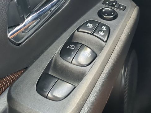 Used 2021 Nissan Kicks SR image 22