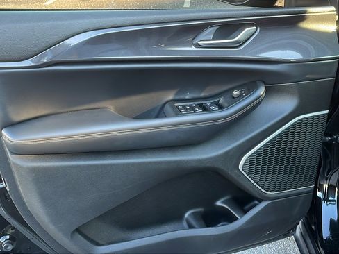 Used 2021 Jeep Grand Cherokee L Laredo image 9