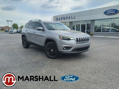 Used 2019 Jeep Cherokee Latitude w/ Popular Appearance Group AWD/4WD image 1