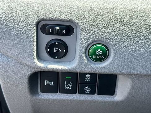 Used 2016 Honda Pilot Touring image 14
