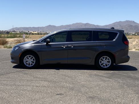 Used 2023 Chrysler Voyager LX FWD image 6