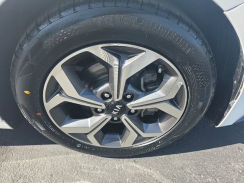 Used 2020 Kia Forte LXS image 8