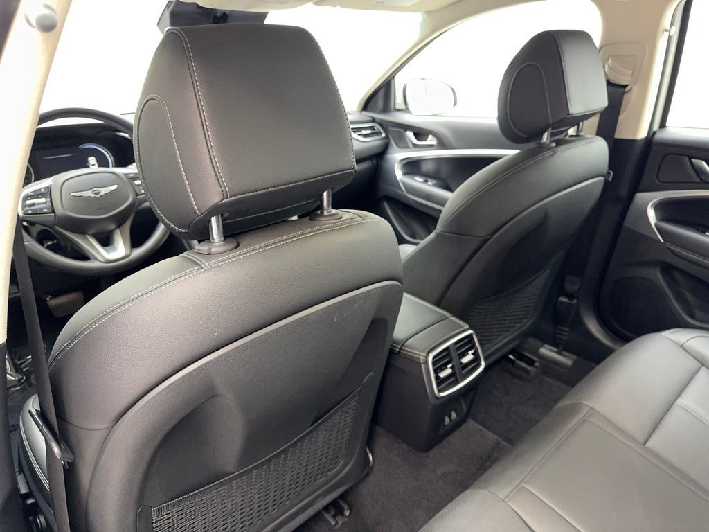 Used 2026 Genesis G70 2.5T RWD image 32