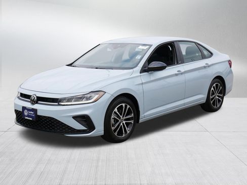 Used 2025 Volkswagen Jetta Sport FWD image 3
