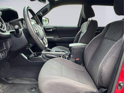 Used 2018 Toyota Tacoma TRD Sport w/ Technology Package RWD image 9