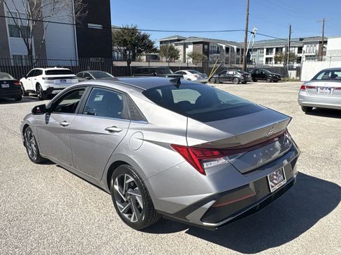 Used 2024 Hyundai Elantra Limited image 12