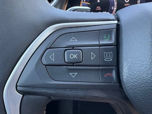 Used 2025 Jeep Grand Cherokee L Laredo w/ Luxury Tech Group I AWD/4WD image 19