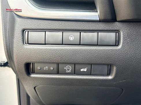 Used 2025 Nissan Rogue SV w/ SV Premium Package FWD image 21