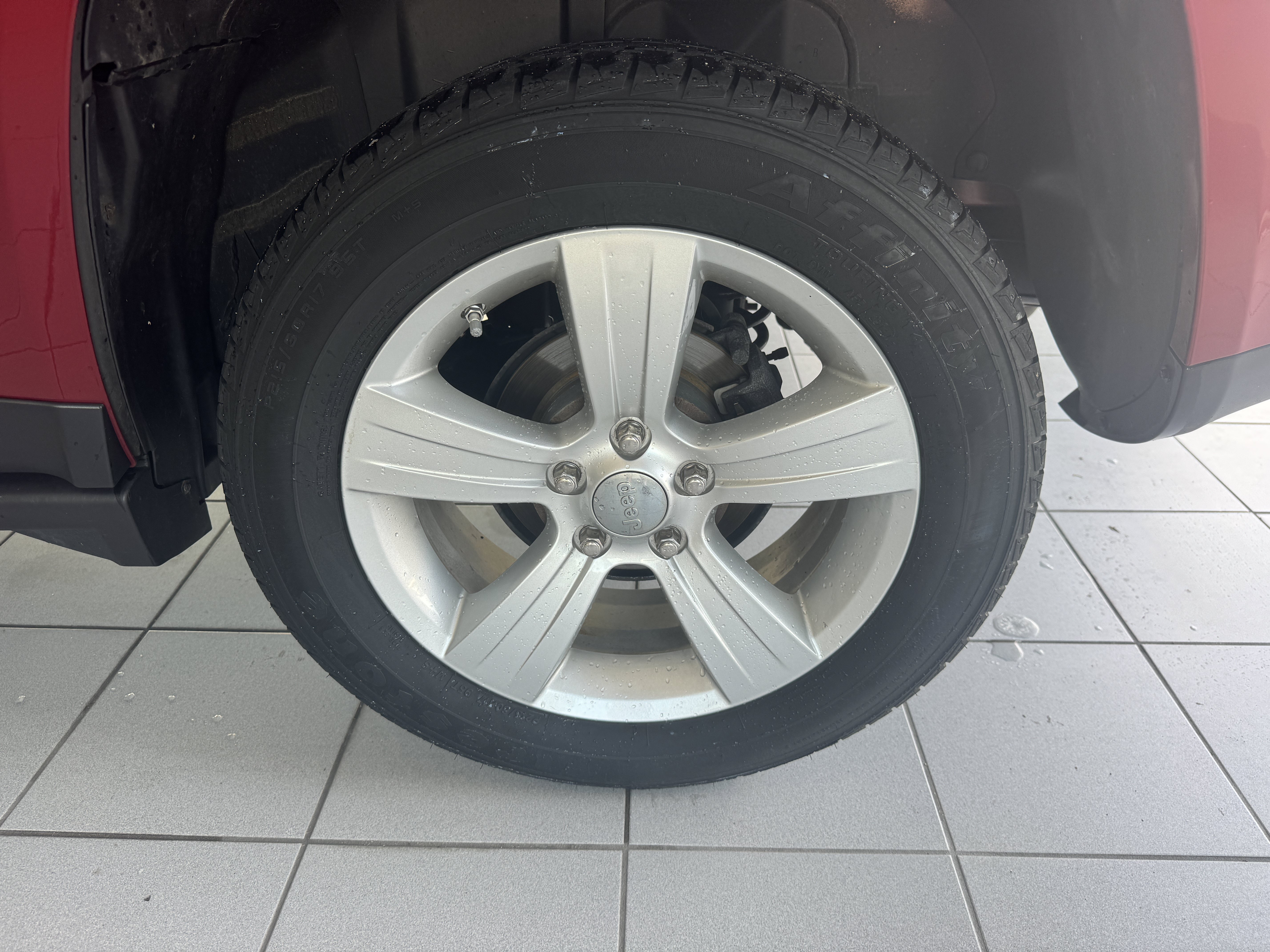 Used 2013 Jeep Compass Latitude w/ Sun/Sound Group AWD/4WD image 9