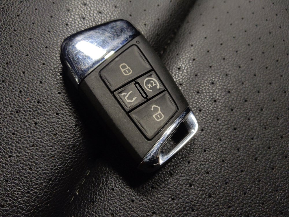 Used 2020 Volkswagen Atlas SE w/ Panoramic Sunroof Package FWD image 32
