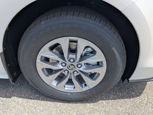 New 2026 Toyota Sienna XLE image 10