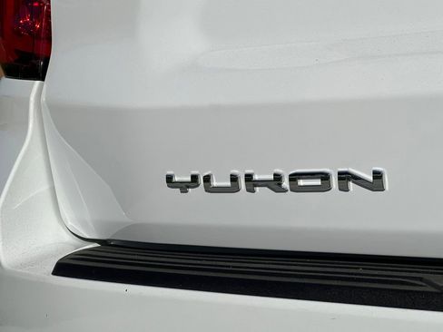 Used 2021 GMC Yukon Denali w/ Denali Premium Package image 29