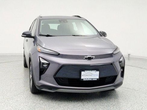 Used 2022 Chevrolet Bolt EUV LT w/ Convenience Package image 2