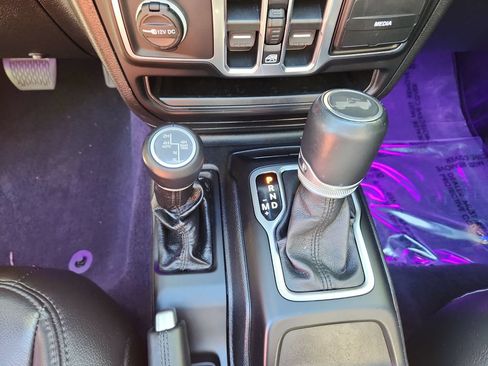 Used 2021 Jeep Wrangler Unlimited Sahara AWD/4WD image 15
