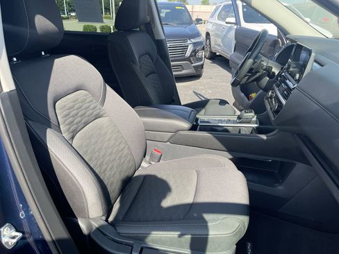 Used 2025 Nissan Pathfinder SV image 26