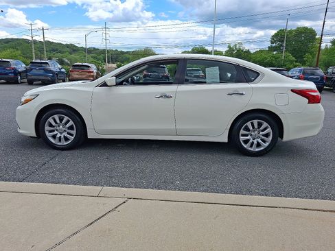 Used 2017 Nissan Altima 2.5 S w/ Power Driver Seat Package FWD image 4