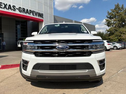 Used 2024 Ford Expedition Limited RWD image 3