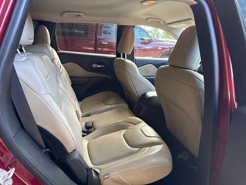 Used 2015 Jeep Cherokee Limited w/ Luxury Group AWD/4WD image 10