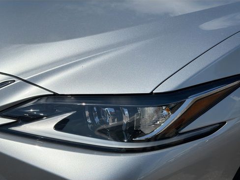 Used 2023 Lexus ES 350 F Sport w/ Accessory Package (Z2) image 9