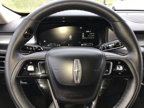 Used 2023 Lincoln Aviator AWD w/ Premium Package image 14