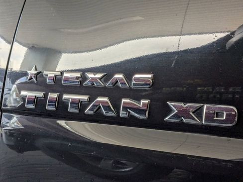 Used 2019 Nissan Titan SV w/ SV Convenience Package image 9