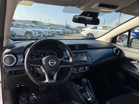Used 2025 Nissan Versa SV FWD image 33
