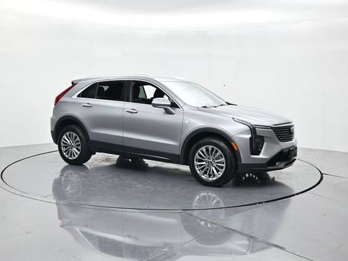 Used 2024 Cadillac XT4 Premium Luxury FWD image 3
