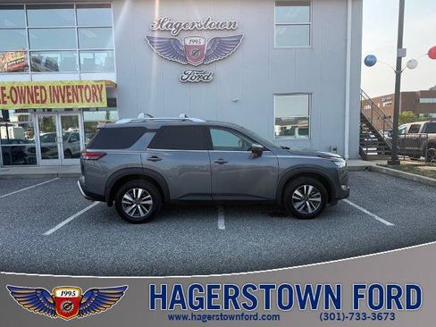 Used 2025 Nissan Pathfinder SL w/ Cargo Package AWD/4WD image 1