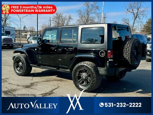 Used 2018 Jeep Wrangler Unlimited Sahara w/ Connectivity Group AWD/4WD image 5