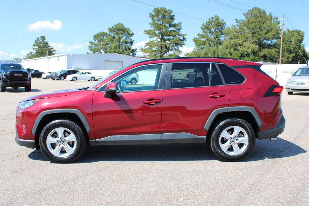Used 2020 Toyota RAV4 XLE w/ Convenience Package FWD image 8
