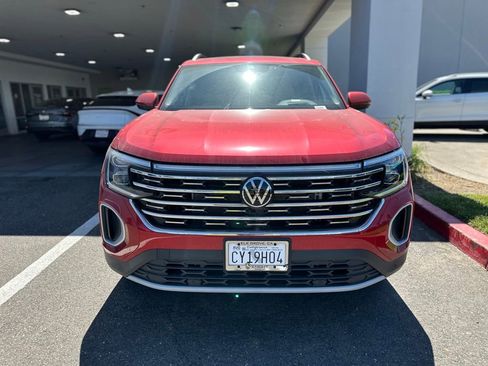 Used 2025 Volkswagen Atlas SEL AWD/4WD image 2