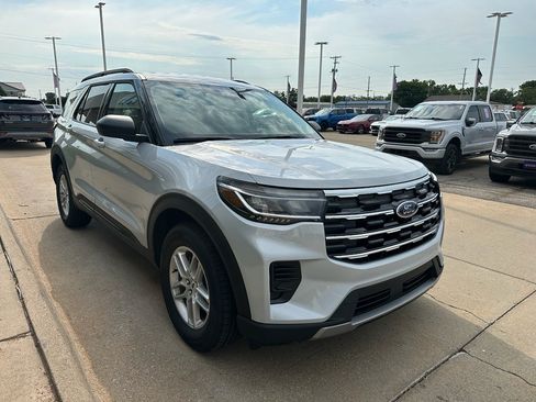 New 2026 Ford Explorer Active AWD/4WD image 2