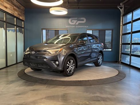 Used 2018 Toyota RAV4 LE w/ Carpet Mat Package FWD image 7