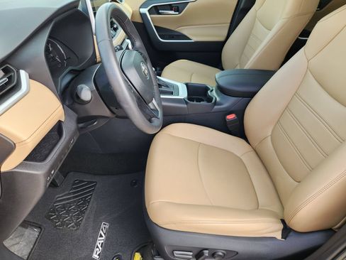 Used 2025 Toyota RAV4 XLE Premium FWD image 16