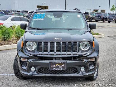 Used 2023 Jeep Renegade Latitude w/ Sun/Sound Group AWD/4WD image 4
