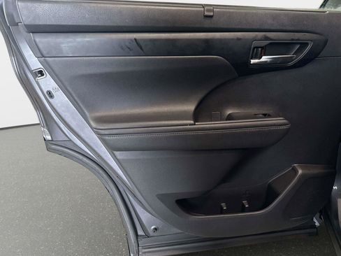 Used 2021 Toyota Highlander XSE image 8