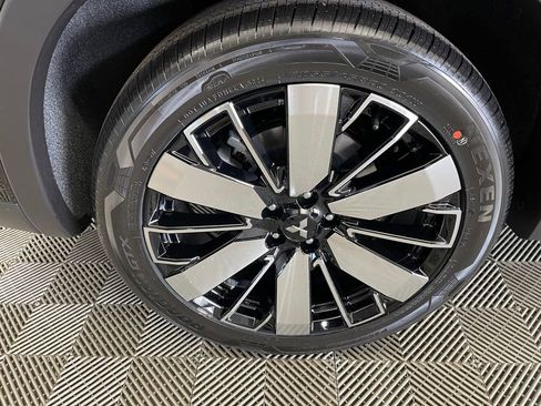 New 2025 Mitsubishi Outlander SE image 36