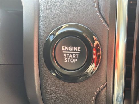 Used 2025 Ford Expedition Platinum image 30