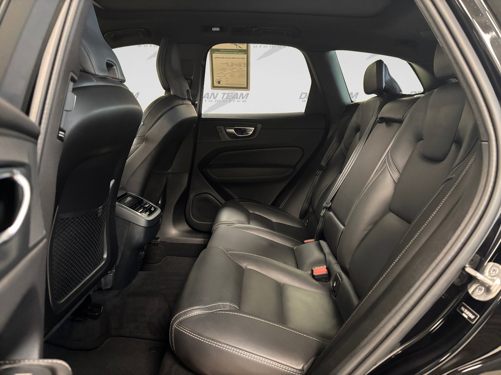 Used 2024 Volvo XC60 B5 Ultimate w/ Climate Package AWD/4WD image 12