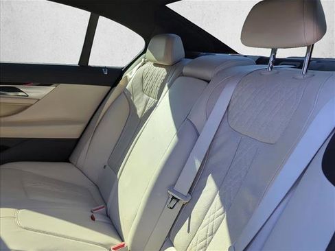 Used 2019 BMW 750i w/ M Sport Package image 14